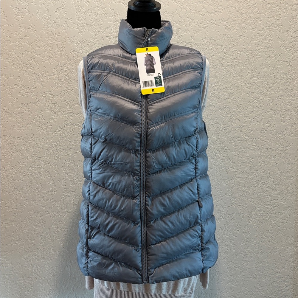 NWT Small Vest Puffer Grey Lightweight Brand- 32degrees heat